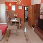 Cozy In With Outdoor Swimming Pool Apartment