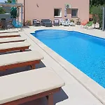 Apartment Cozy In With Outdoor Swimming Pool