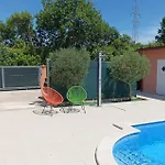 Cozy In With Outdoor Swimming Pool * Pula