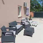 Cozy In With Outdoor Swimming Pool Apartment *