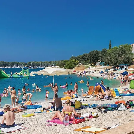 Cozy In With Outdoor Swimming Pool * Pula