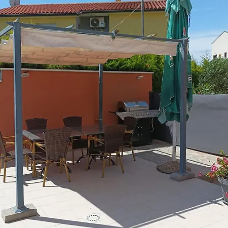 Cozy In With Wifi Apartament Pula