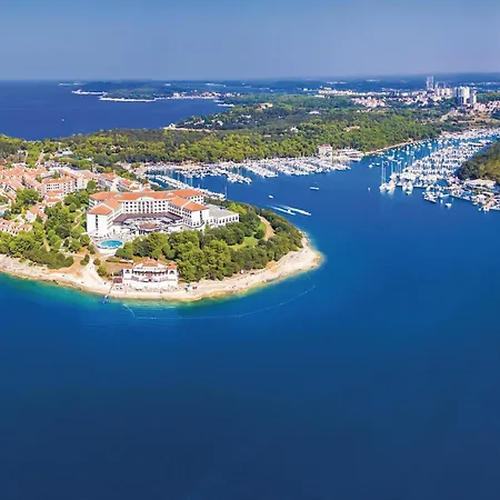 Апартаменти Cozy In With Wifi