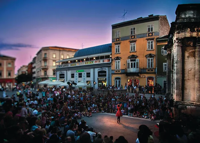 Апартаменти Cozy In With Wifi Пула